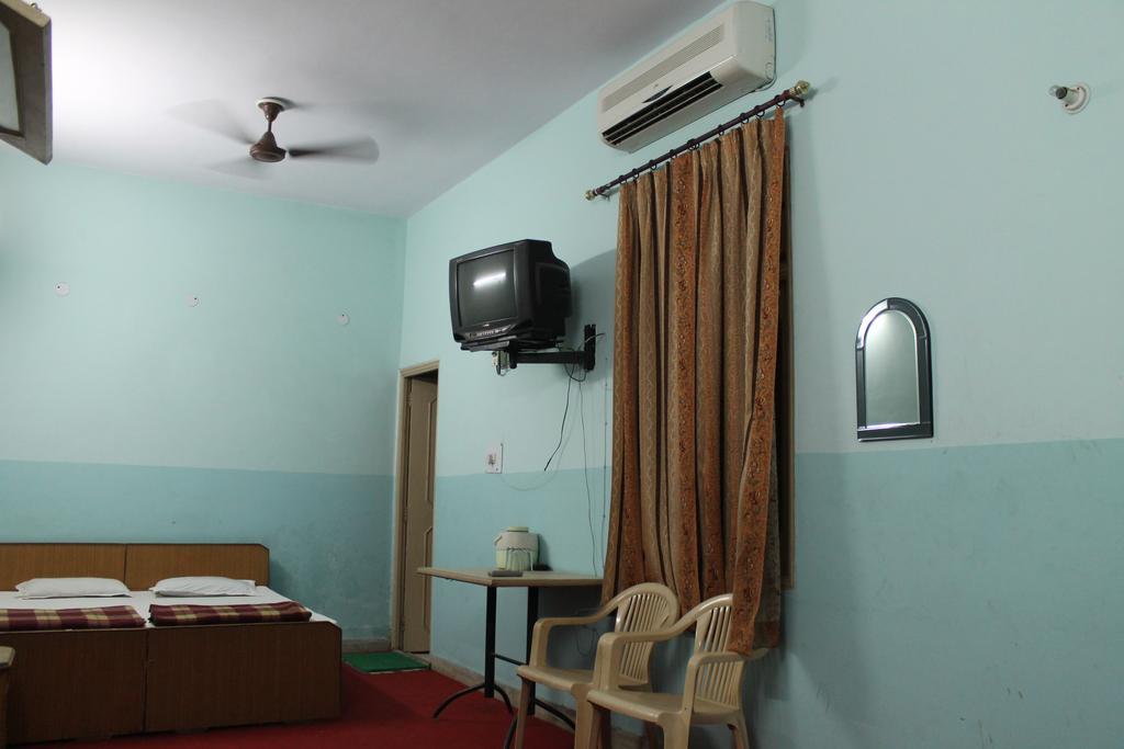 Krishnam Guest House Mathura Buitenkant foto