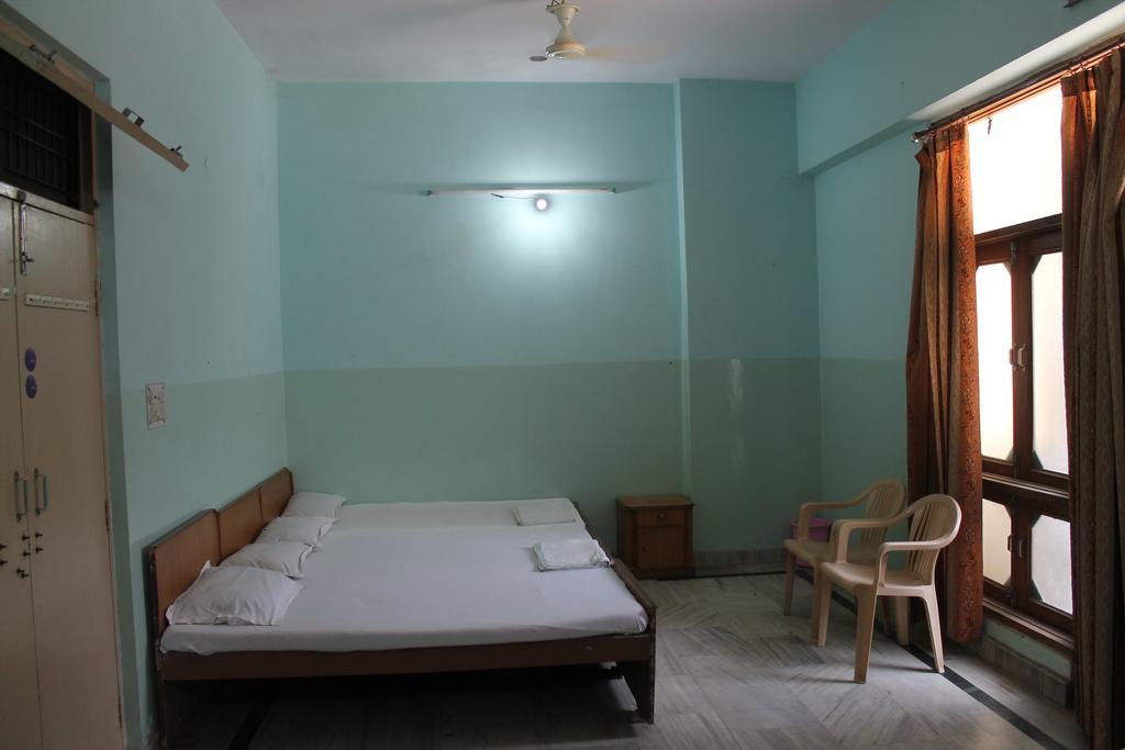 Krishnam Guest House Mathura Buitenkant foto